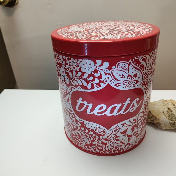 The Pioneer Woman flea market treat canister red and white tin canister - Picture 4 of 11